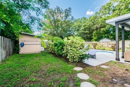 Home w/Heated Pool 10 Mins to Clearwater Beach!