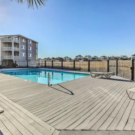 Condo w/ Pool Access - Walk to Beach!