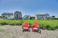 Coastal Portsmouth Home w/ Bay Access Near Newport - Homestays