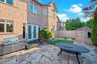 GLOBALSTAY Luxury 4-Bedroom House near Wonderland with Free Parking - Villas