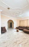 Entire First Floor With 3 En-suite Bedrooms - Apartments
