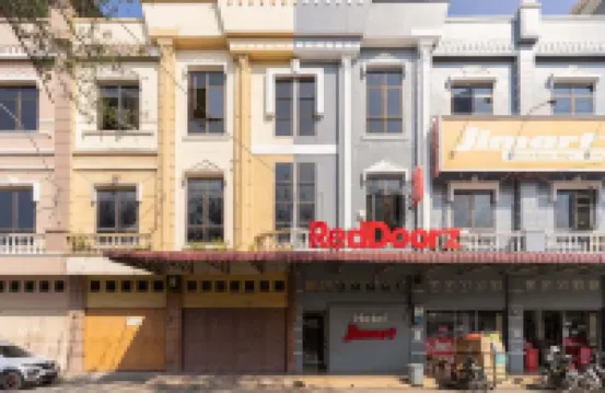RedDoorz @ Komplek MMTC Deli Serdang Hotel di Medan Estate