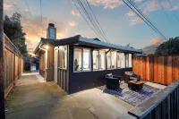 LakeFront Lavender House Hotels in San Mateo