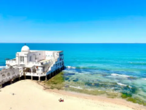 L'onde Turquoise - apartment with feet in the water Hotels in 