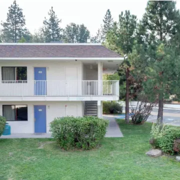 Shasta Vista Inn & Suites