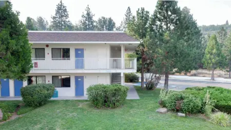 Shasta Vista Inn & Suites