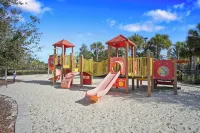 Golden Getaway - Luxe Resort, Games & Views