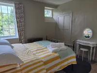 High spec, self contained apartment with garden in Georgian Manor House Hotels in Crickhowell