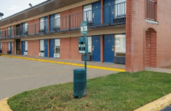 Motel 6 Greenwood, MS