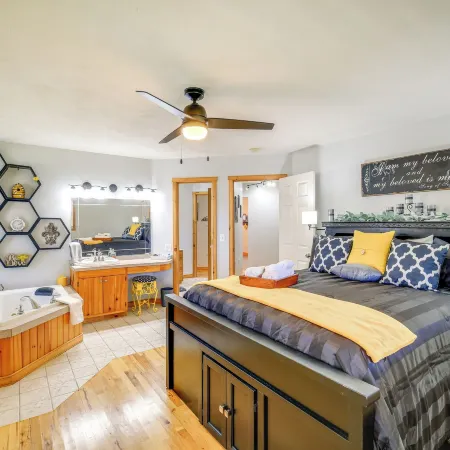 Tranquil Mountain Getaway in Troutdale: Game Room!