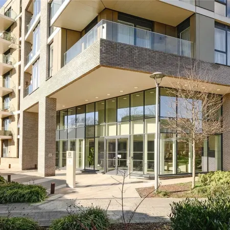 Modern Cozy Kingston Flat, 5 Mins to Train Station