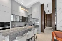 Jewelz By King's Hotel