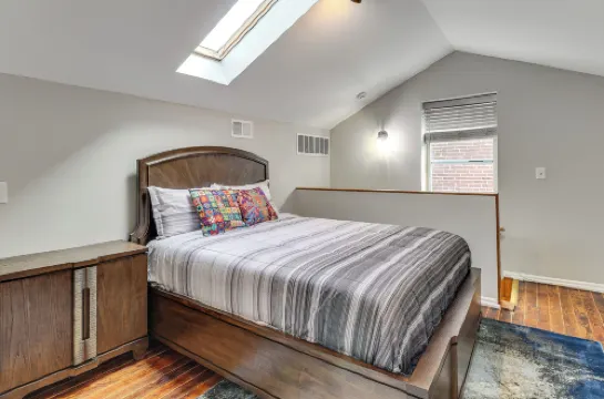 Walk to Bars & Dining: Historic Benton Park Gem