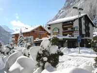 Typically Swiss Hotel Täscherhof Hotels in Tasch