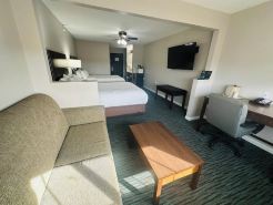 BRIDGEPOINTE INN & SUITES