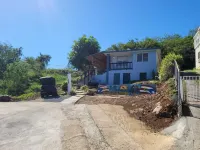 Casa LOLO on hills of Culebra, mountain and airport views . Hotéis em Culebra