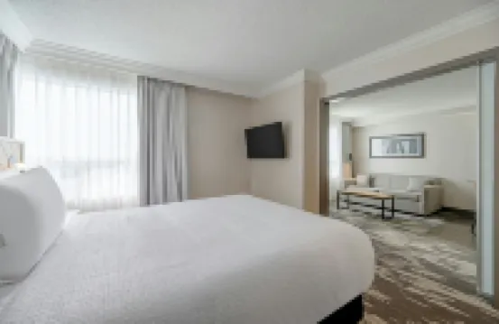 Sandman Signature Mississauga Hotel