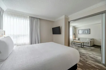 Sandman Signature Mississauga Hotel