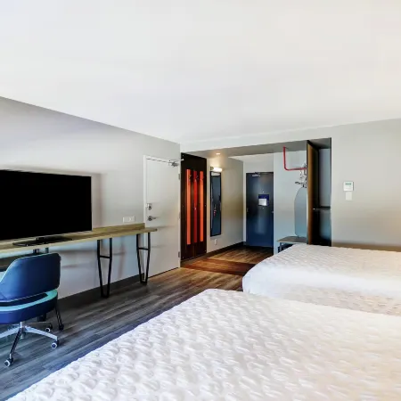 Tru by Hilton Edmonton Windermere