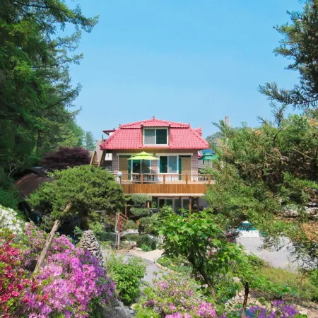 Wonju Mountain Pension Отели рядом с достопримечательностью «Храм Курёнса»