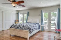 Modern Lake Conroe House w/ Lakefront Park & Deck! - Balkon