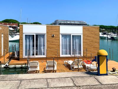 Floating Resort