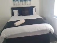 Modern 3‑Bedroom Home in Bury — Premium Mattresses • Blackout Blinds • Ensuite M Hotels in Bury