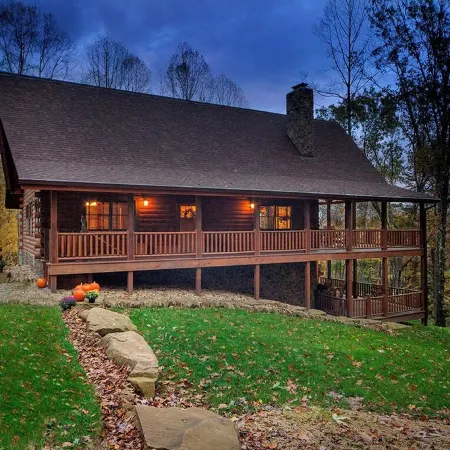 Hickory Ridge-Cabin less than 10 miles away from main state parks.
