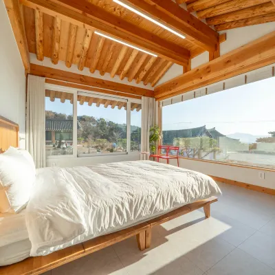 The Forest Hanok Pension Отели рядом с достопримечательностью «Храм Голгулса»