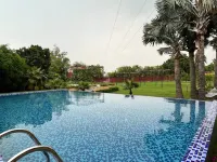 Hotel Lalita Grand Mathura- Vrindavan - piscina