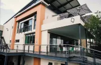 บ้านอัจฉริยะสมัยใหม่ในเอสเตทกอล์ฟที่ปลอดภัย โรงแรมใน