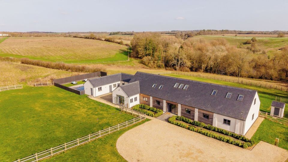 Luxury Cotswolds Estate with Pool