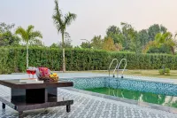 ELIVAAS Amaltas 4BHK Hideaway With Pool -  Ferienhäuser