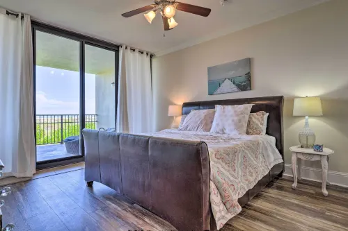 Dauphin Island Condo w/ Pool, Balcony & Ocean View - de playa