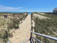Sand Spur Cottages - Beach