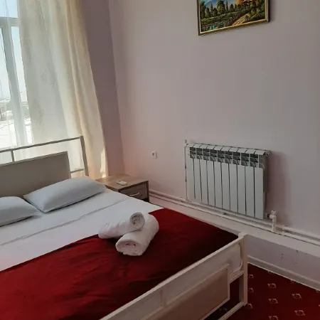 Hotel Erebuni Plaza Отели рядом с достопримечательностью «Железнодорожный вокзал Еревана»
