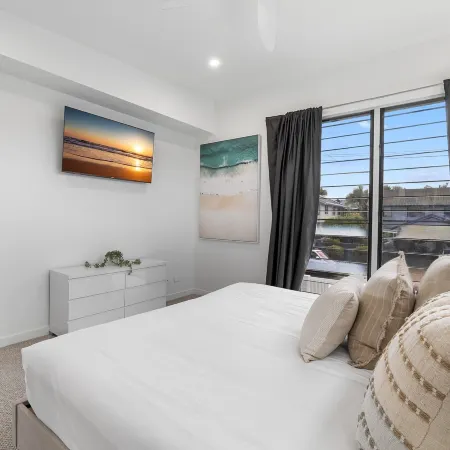 Spacious 4-bed Coastal Home With Pool