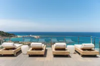 Icarus Luxury Beachfront Villa - Hot Springs