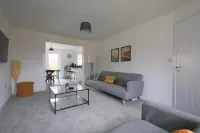 The Haven – Modern 4-Bed Home with Garden