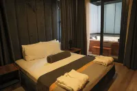 LIMONOTTO SUIT OTEL - 2-Star