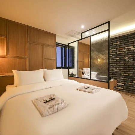 Hotel Wall