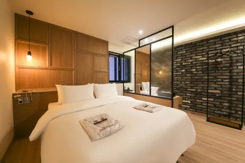 Hotel Wall
