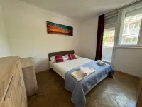 Large 3BR apartment in the center & sand beach 5BD - 3-Star