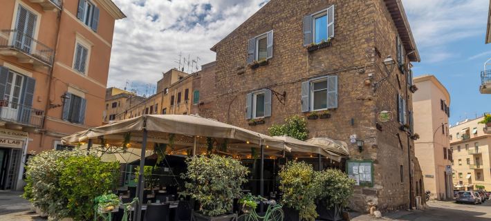 Mom Apartment Rooms&Suites Hotels in Tivoli
