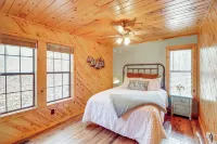 Lakefront Arkansas Home w/ Deck, Grill & Cornhole! - Homestays