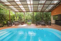 Green Forest Rustic Houses - Pools