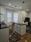 Stylish & Cozy Boston Retreat Near Train Station, Parks & Cafés - Bungalows