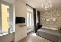 อินไซด์โรมารูมส์ - อ่างจากุชชี่