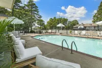 Candlewick Inn and Suites - Mountain view