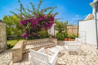 Villa Lisa with Huge Pool and Garden - Happy Rentals - Villas